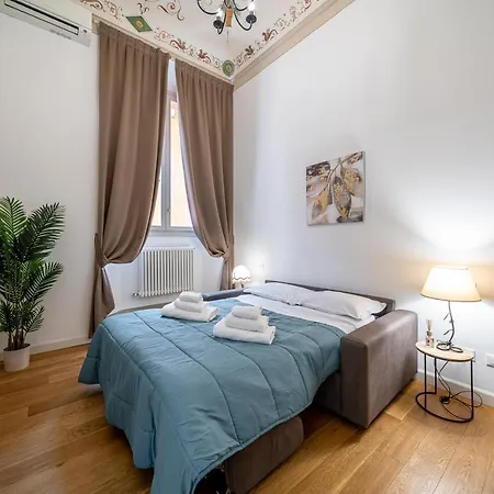 3 Minutes From Piazza Maggiore Historical Flat 아파트
